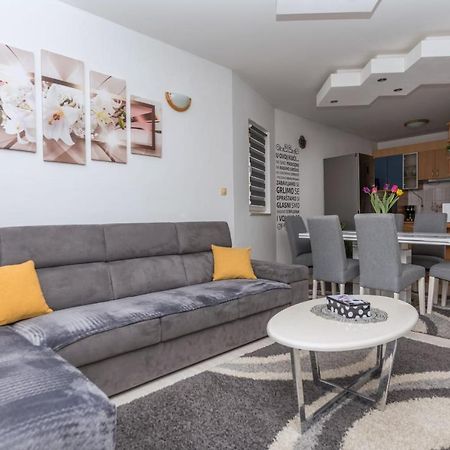 Apartments Matko Макарска Экстерьер фото